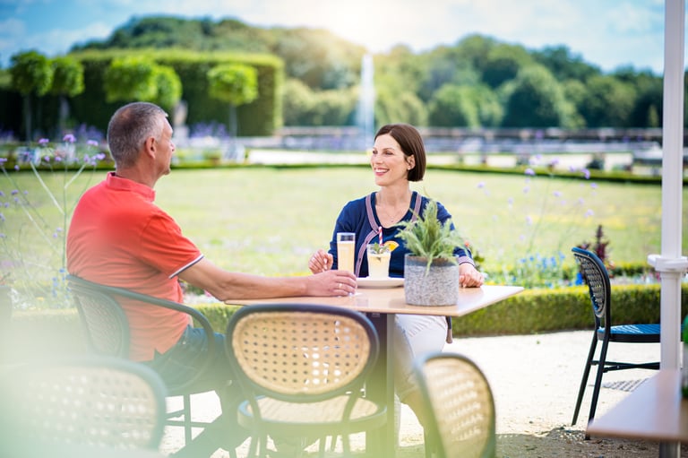 Gemuetliches Kaffetrinken im Barockgarten Großsedlitz