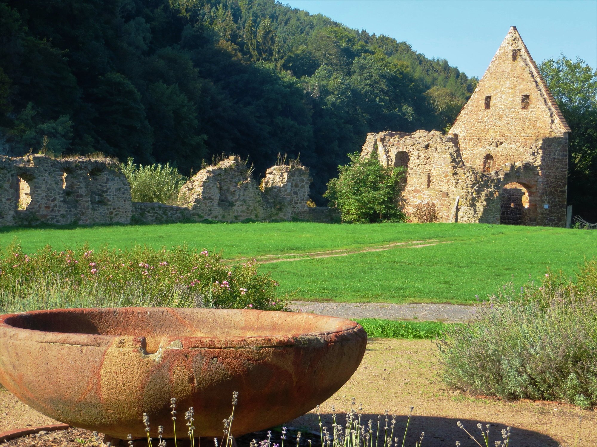 BUC_Karen_Benndorf_Brunnenschale & Brauhausruine_2015 BUC_Karen_Benndorf_Brunnenschale & Brauhausruine_2015